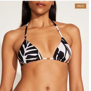 Vitamin A brand new swim top size XL